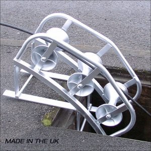 MANHOLE LEAD ROLLER